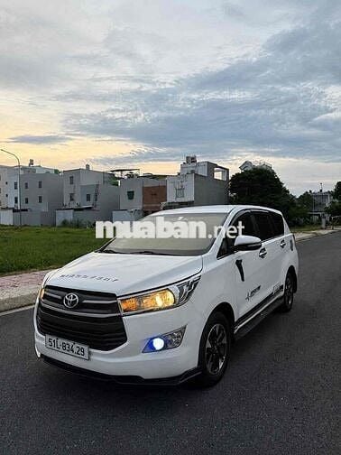 Toyota Innova 2017 Số sàn Trắng 7 chỗ