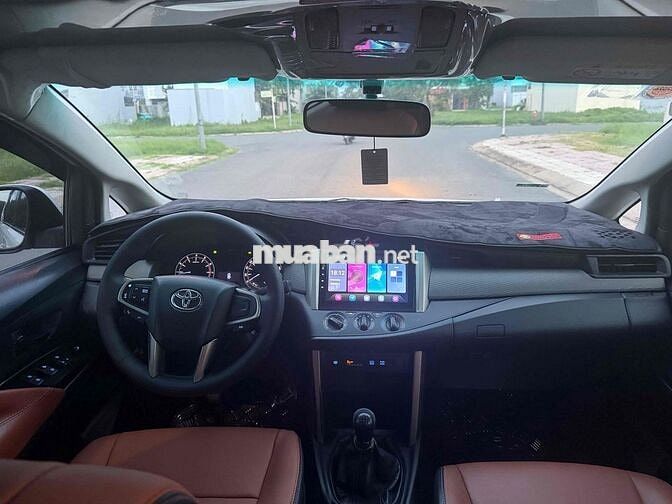 Toyota Innova 2017 Số sàn Trắng 7 chỗ