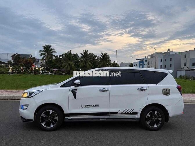 Toyota Innova 2017 Số sàn Trắng 7 chỗ