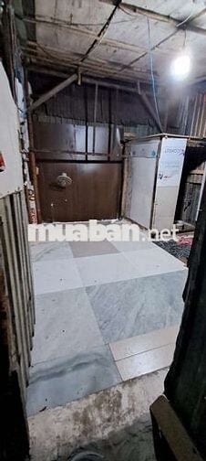 bên e còn 1 phòng trống rộng,ở được 2,3ng