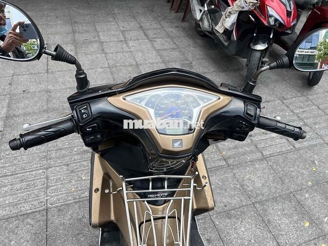 Honda Air Blade 2013 Đen Vàng Đồng Bstp 9 chủ