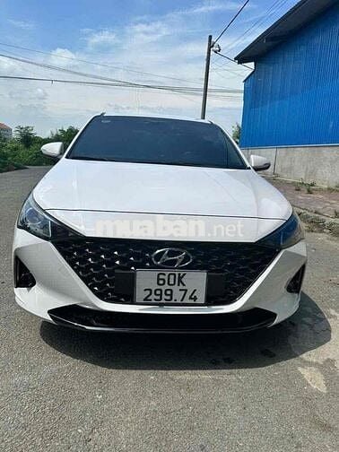 Hyundai Accent Trắng 27435 km