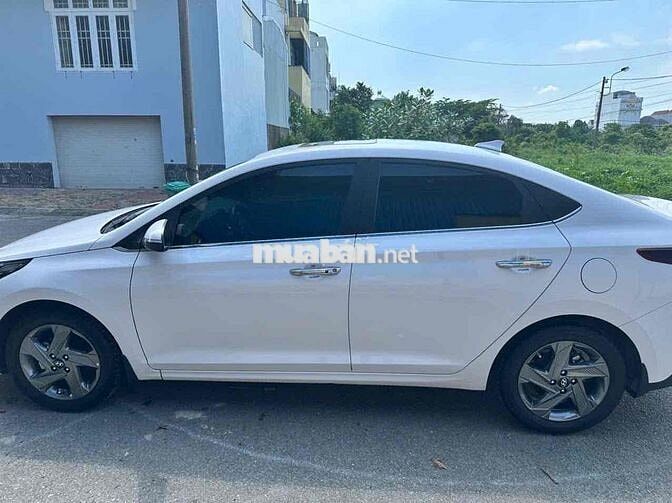 Hyundai Accent Trắng 27435 km