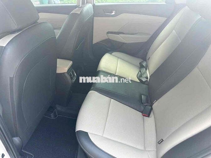 Hyundai Accent Trắng 27435 km