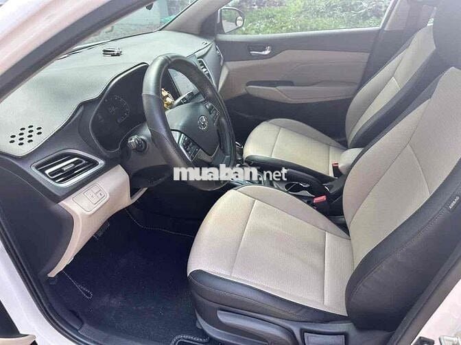 Hyundai Accent Trắng 27435 km