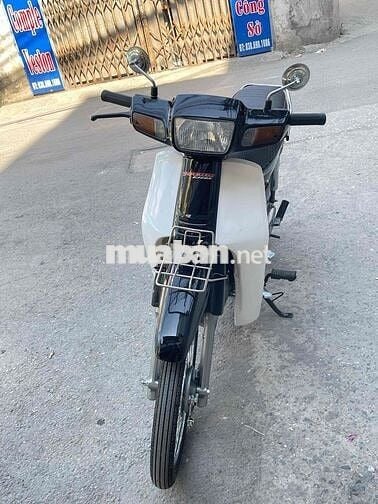 Honda Dream Đen Trắng