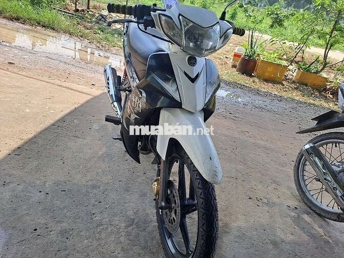 Yamaha Sirius R Tự động Trắng đen