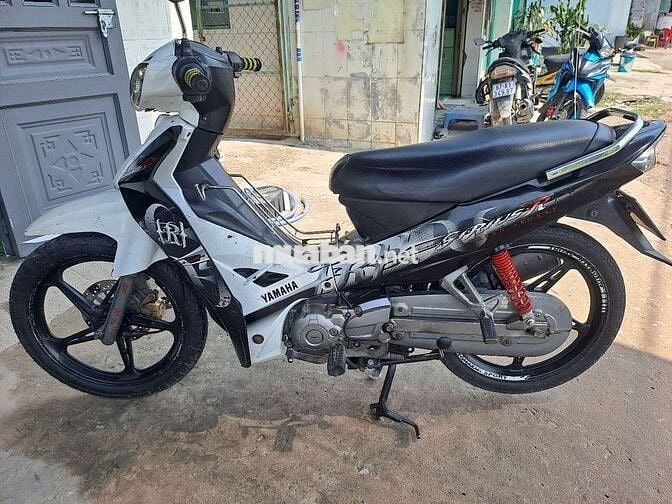 Yamaha Sirius R Tự động Trắng đen