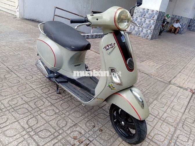 Piaggio Vespa LX 150 Xám