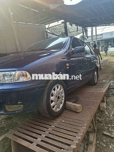 Fiat Siena Sedan 4-5 chỗ màu Xanh