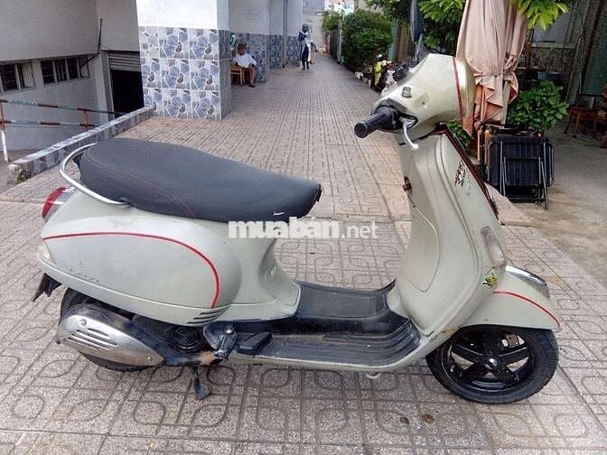 Piaggio Vespa LX 150 Xám