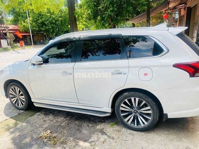 Mitsubishi Outlander 2.0 Premium 2022 Trắng