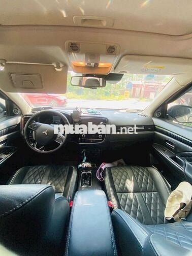 Mitsubishi Outlander 2.0 Premium 2022 Trắng