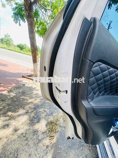 Mitsubishi Outlander 2.0 Premium 2022 Trắng