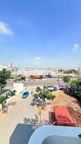 nhà phố kinh doanh 5p ngủ sân xe hơi sổ hoàn công