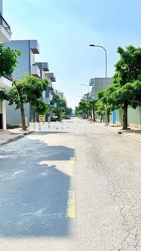 nhà phố 5 p ngủ sân xe hơi hoàn công vị trí kinh doanh tôt