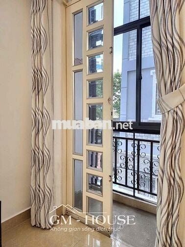Cho thuê phòng ban công siêu đẹp cực thoáng ngay Trần Bình Trọng