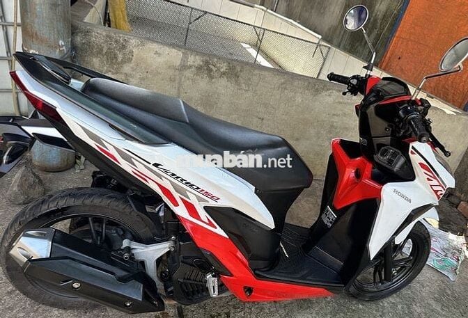 Honda Vario 150 Đỏ, Trắng.