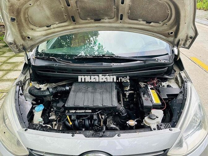 Hyundai Grand i10 Số sàn Bạc 5 chỗ