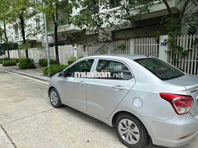 Hyundai Grand i10 Số sàn Bạc 5 chỗ