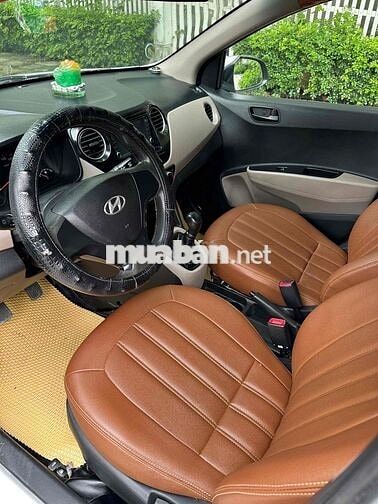 Hyundai Grand i10 Số sàn Bạc 5 chỗ
