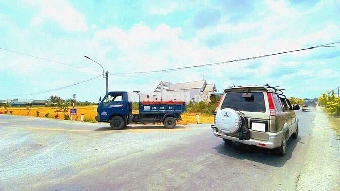 Quá Ngộp, 167m² đất thổ đường nhựa Nguyễn Thị Lầu chốt 620tr