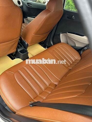 Hyundai Grand i10 Số sàn Bạc 5 chỗ