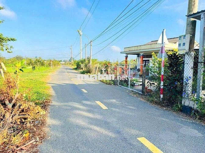 Quá Ngộp, 167m² đất thổ đường nhựa Nguyễn Thị Lầu chốt 620tr