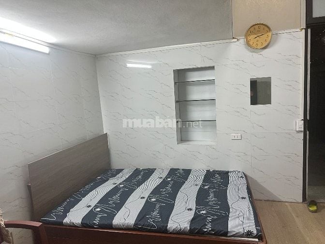 Cần cho thuê nhà 43m ngõ phố Hàng Quạt 