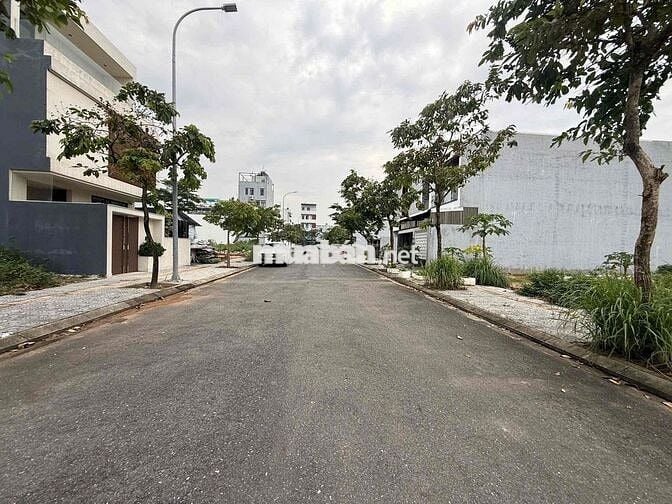 Cần sang nhượng lại lô đất trục thông FPT city Đà Nẵng