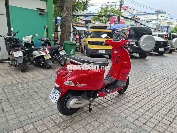 Piaggio Vespa fi đèn vuông