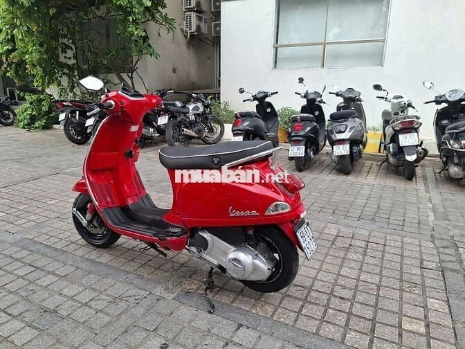 Piaggio Vespa fi đèn vuông
