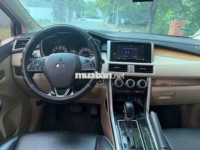 Mitsubishi Xpander 7 chỗ màu Bạc
