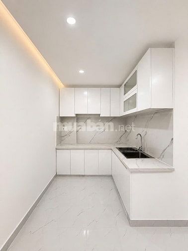 Nhà đẹp, khu trung tâm quận Tân Phú, 4m x 15m, lửng đúc giả gần suốt