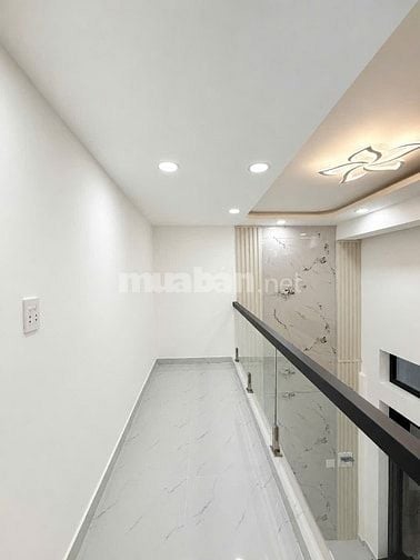 Nhà đẹp, khu trung tâm quận Tân Phú, 4m x 15m, lửng đúc giả gần suốt