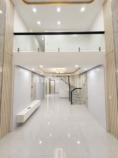Nhà đẹp, khu trung tâm quận Tân Phú, 4m x 15m, lửng đúc giả gần suốt