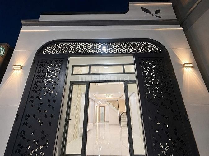 Nhà đẹp, khu trung tâm quận Tân Phú, 4m x 15m, lửng đúc giả gần suốt