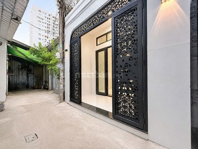 Nhà đẹp, khu trung tâm quận Tân Phú, 4m x 15m, lửng đúc giả gần suốt