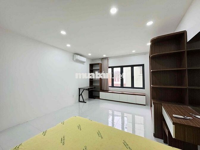 căn hộ rộng 40m2 cửa sổ thoáng gần vòng xoay Lý Thái Tổ - quận 10