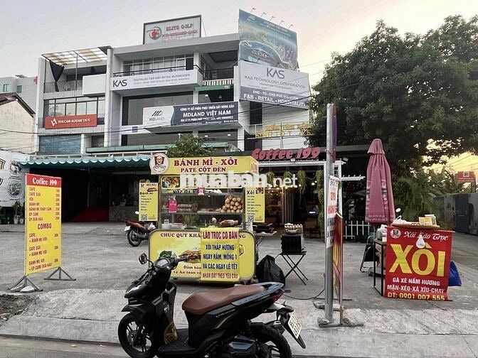 TUYỂN NHÂN VIÊN BÁN BÁNH MÌ - XÔI