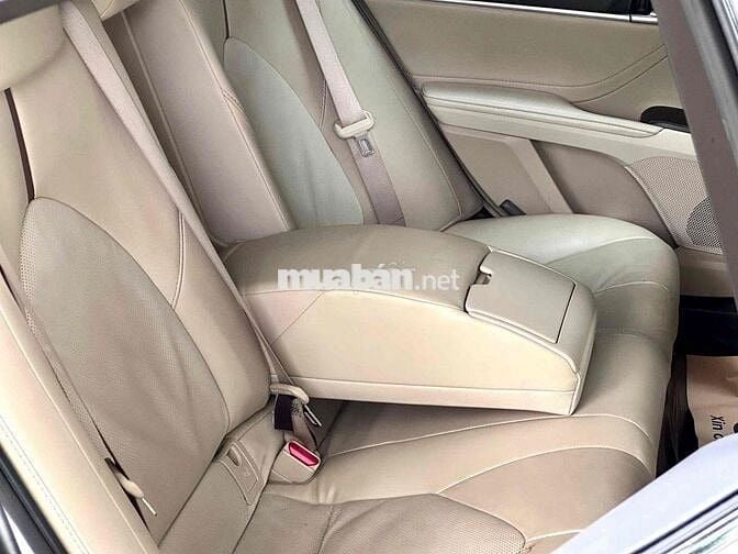 Toyota Camry 2.0G 2021 Trắng 45.000km