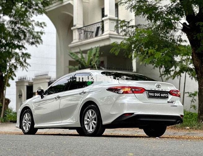 Toyota Camry 2.0G 2021 Trắng 45.000km