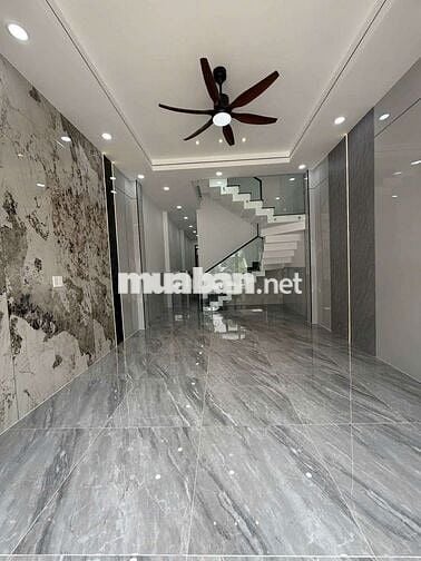 4,2x30 mới xây sân để 2 ô tô 4pn vào ở ngay, thoáng mát 