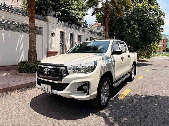 Toyota Hilux Trắng Số tự động Dầu
