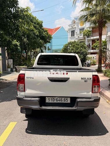 Toyota Hilux Trắng Số tự động Dầu