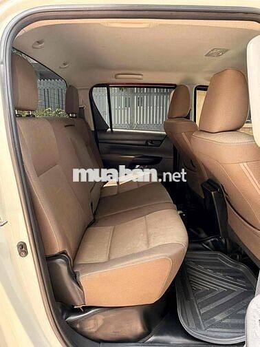 Toyota Hilux Trắng Số tự động Dầu