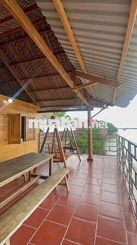 NHÀ GỖ BÊN SÔNG SÁT PHÀ BÌNH NINH – 400m² THỔ CƯ, SẴN KÈ KIÊN CỐ