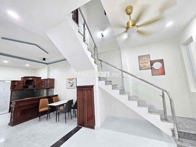BÁN CĂN NHÀ LỘC LÁ TRUNG TÂM-CÓ GIÁ TỐT TRONG THÁNG 6