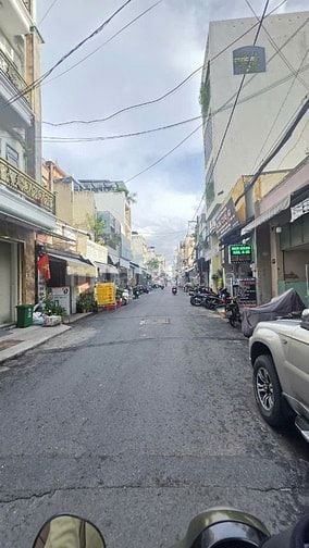 mặt tiền ngay chợ đường Lê Văn Quới, 4x15, không lộ giới