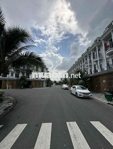 Chính chủ ngộp bán gấp nhà phố 1T2L KDC HOÀNG HÙNG DĨ AN